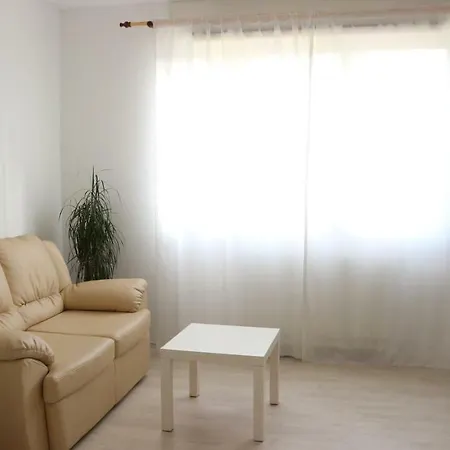 Apartman Lea *