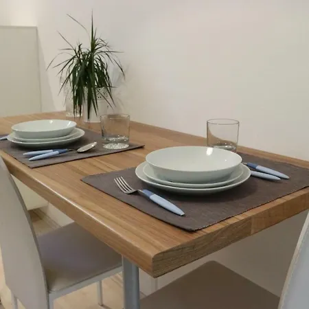 Apartman Lea *